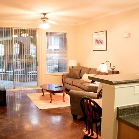 Downtown Dallas Beautiful Poolside Apartment エクステリア 写真