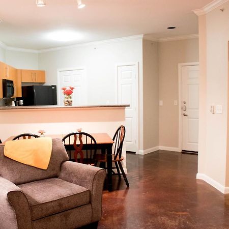 Downtown Dallas Beautiful Poolside Apartment エクステリア 写真