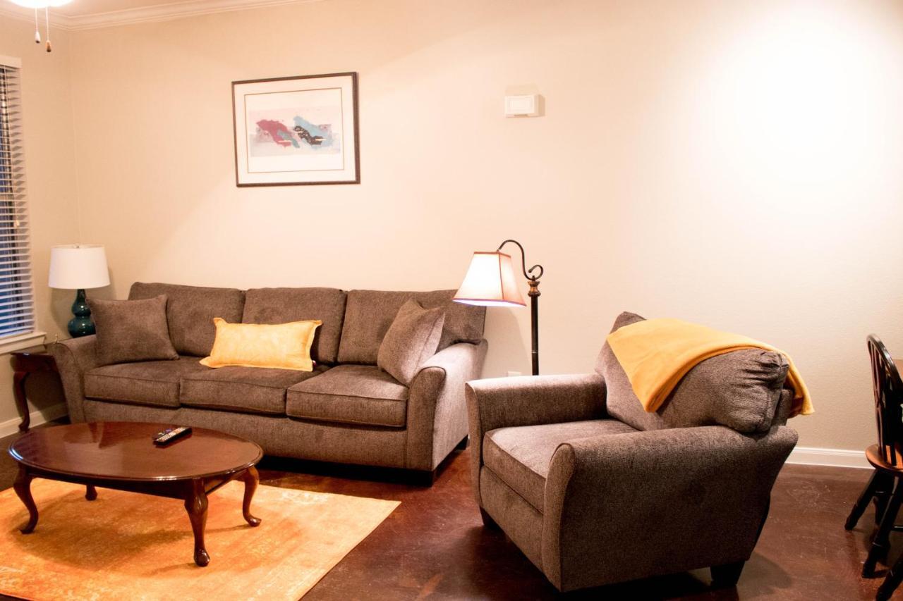 Downtown Dallas Beautiful Poolside Apartment エクステリア 写真