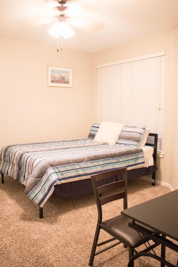 Downtown Dallas Beautiful Poolside Apartment エクステリア 写真
